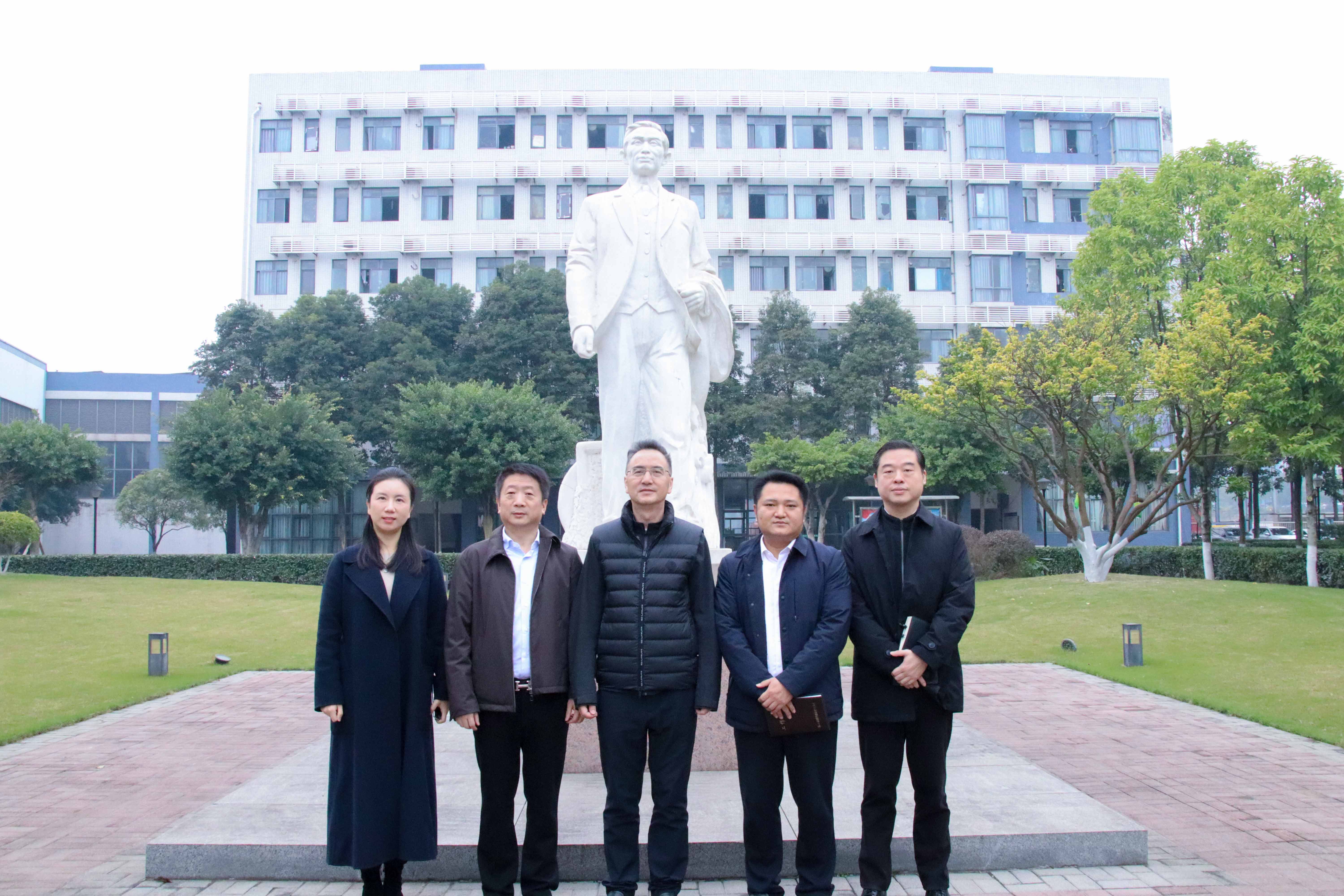 两江新区区委常委赵兵莅临英国上市公司365调研指导